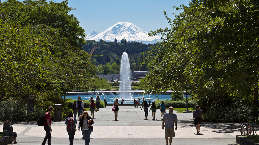 UW's Drumheller fountain with Mt. Rainier in the distance.